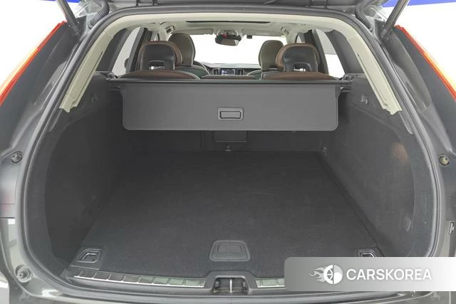 Volvo XC60 2019 Темно-серый из Китая, фото 3