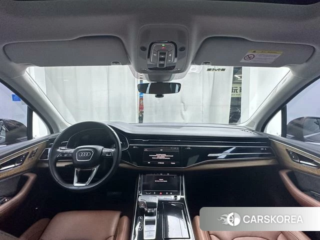 Audi Q7 2021 Черный из Китая, фото 3