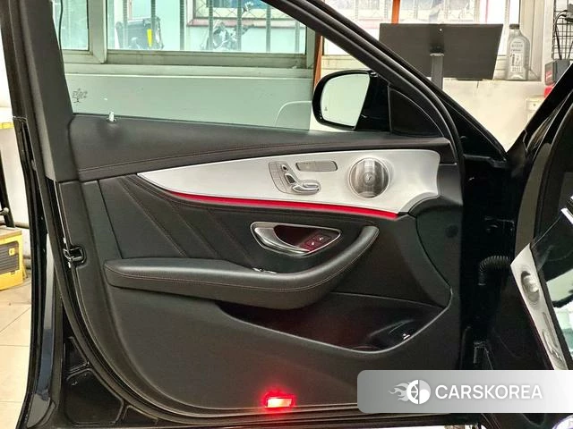Mercedes-Benz E-class AMG 2023 Черный из Китая, фото 3