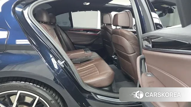 BMW 5 Series (G30) 2023 Черный из Кореи, фото 3