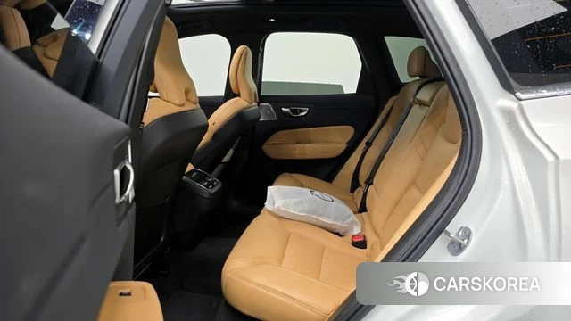 Volvo XC60 second Generation 2023 Белый из Кореи, фото 3