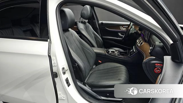 Mercedes-Benz E-Class W213 2019 Белый из Кореи, фото 3