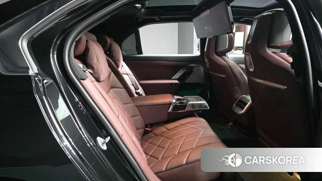 BMW 7 Series (G70) 2022 Черный из Кореи, фото 3