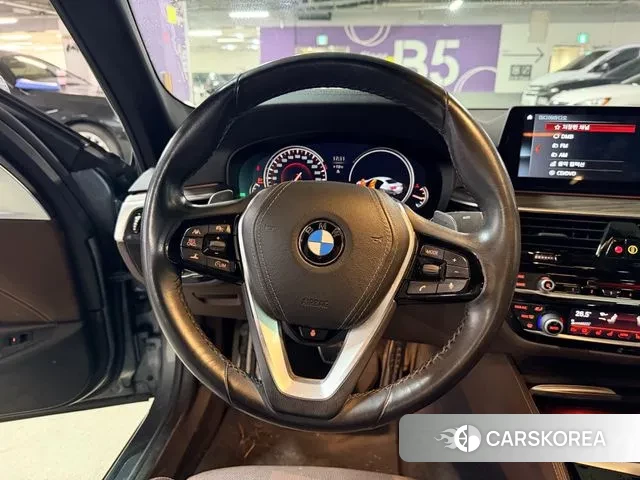 BMW 5 Series (G30) 2018 Серебристо-серый из Кореи, фото 3
