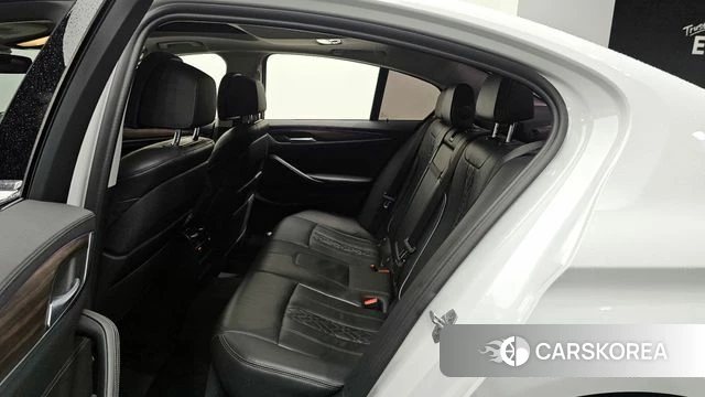 BMW 5 Series (G30) 2019 Белый из Кореи, фото 3