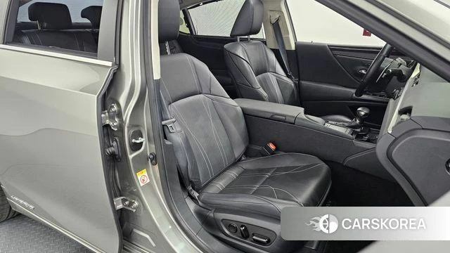 Lexus ES300h 7th generation 2018 Серебристо-серый из Кореи, фото 3
