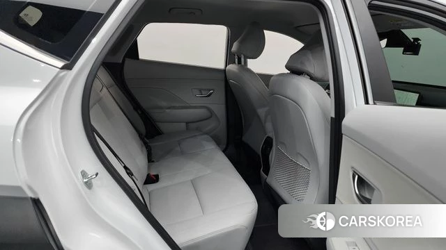 Hyundai Kona (SX2) 2023 Белый из Кореи, фото 3