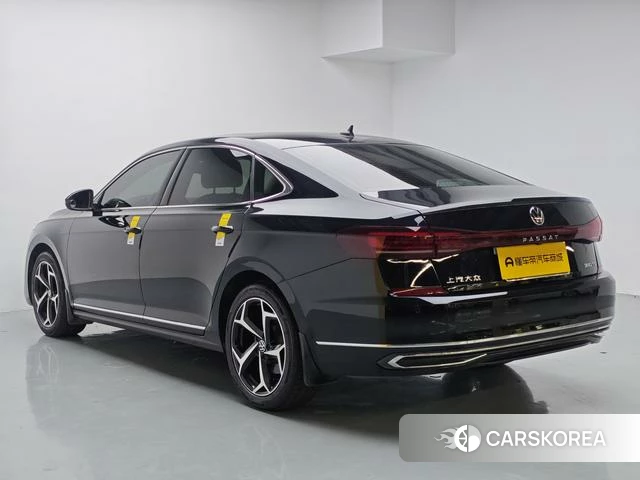 Volkswagen Passat 2023 Черный из Китая, фото 3