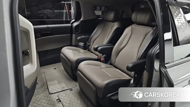 Kia The New Carnival 4th Generation 2025 Серебристо-серый из Кореи, фото 3