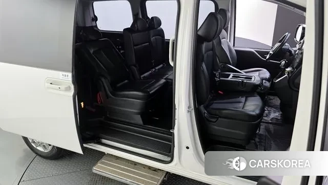 Hyundai Staria 2022 Белый из Кореи, фото 3