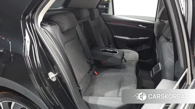 Volkswagen Golf 8th Generation 2024 Черный из Кореи, фото 3