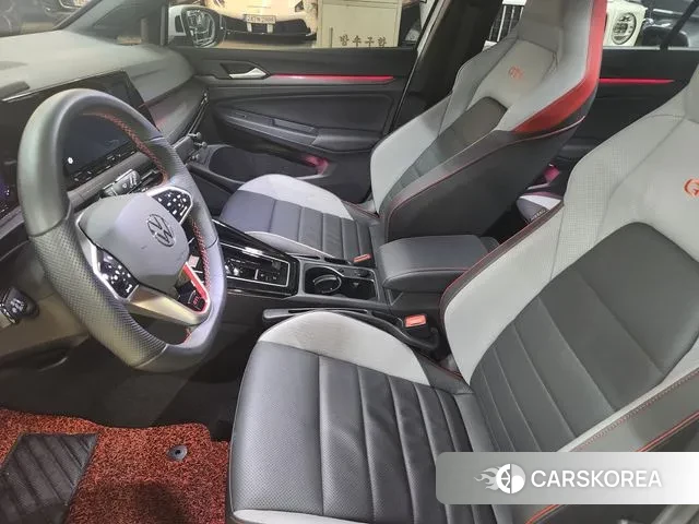 Volkswagen Golf 8th Generation 2023 Белый из Кореи, фото 3