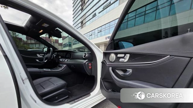 Mercedes-Benz E-Class W213 2022 Белый из Кореи, фото 3