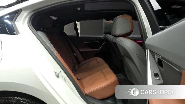 BMW 5 Series (G60) 2025 Белый из Кореи, фото 3