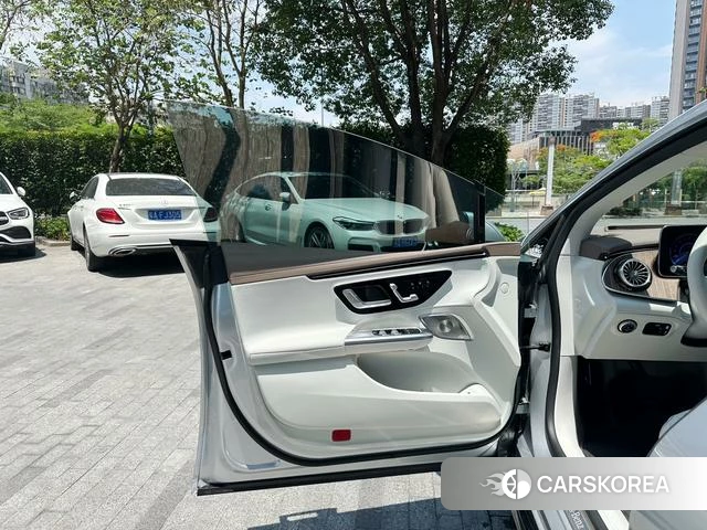 Mercedes-Benz EQE 2025 Серебристо-серый из Китая, фото 3