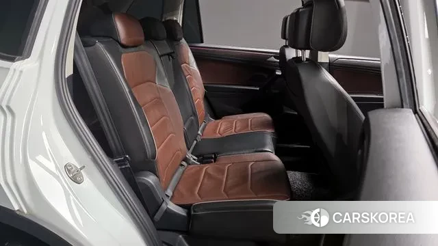 Volkswagen Tiguan Allspace 2023 Белый из Кореи, фото 3