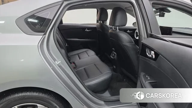 Kia The New K3 2nd generation 2022 Серебристо-серый из Кореи, фото 3