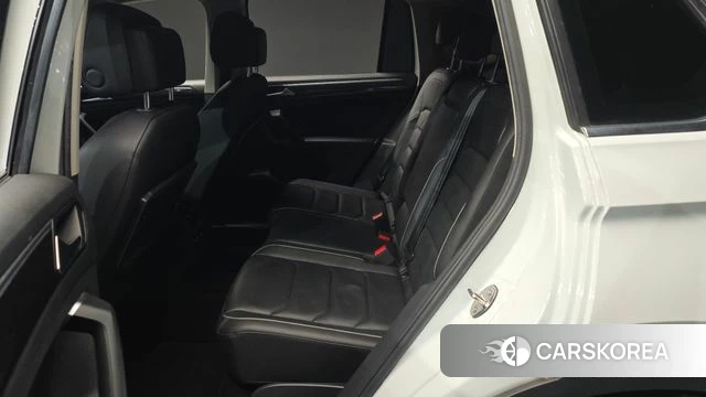 Volkswagen Tiguan second Generation 2020 Белый из Кореи, фото 3