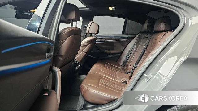 BMW 5 Series (G30) 2021 Серебристо-серый из Кореи, фото 3