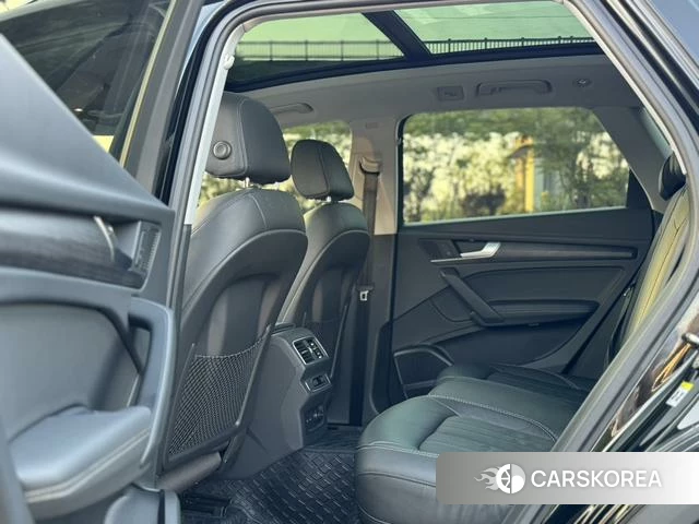 Audi Q5L 2021 Черный из Китая, фото 3