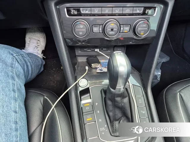 Volkswagen Tiguan second Generation 2018 Серебряный из Кореи, фото 3