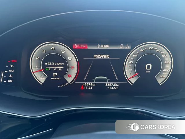 Audi Q7 2021 Темно-серый из Китая, фото 3
