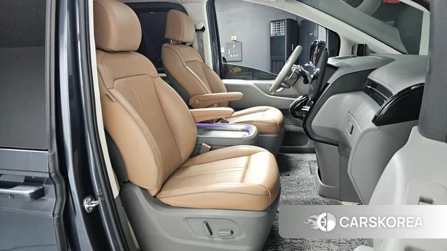 Hyundai Staria 2023 Серый из Кореи, фото 3