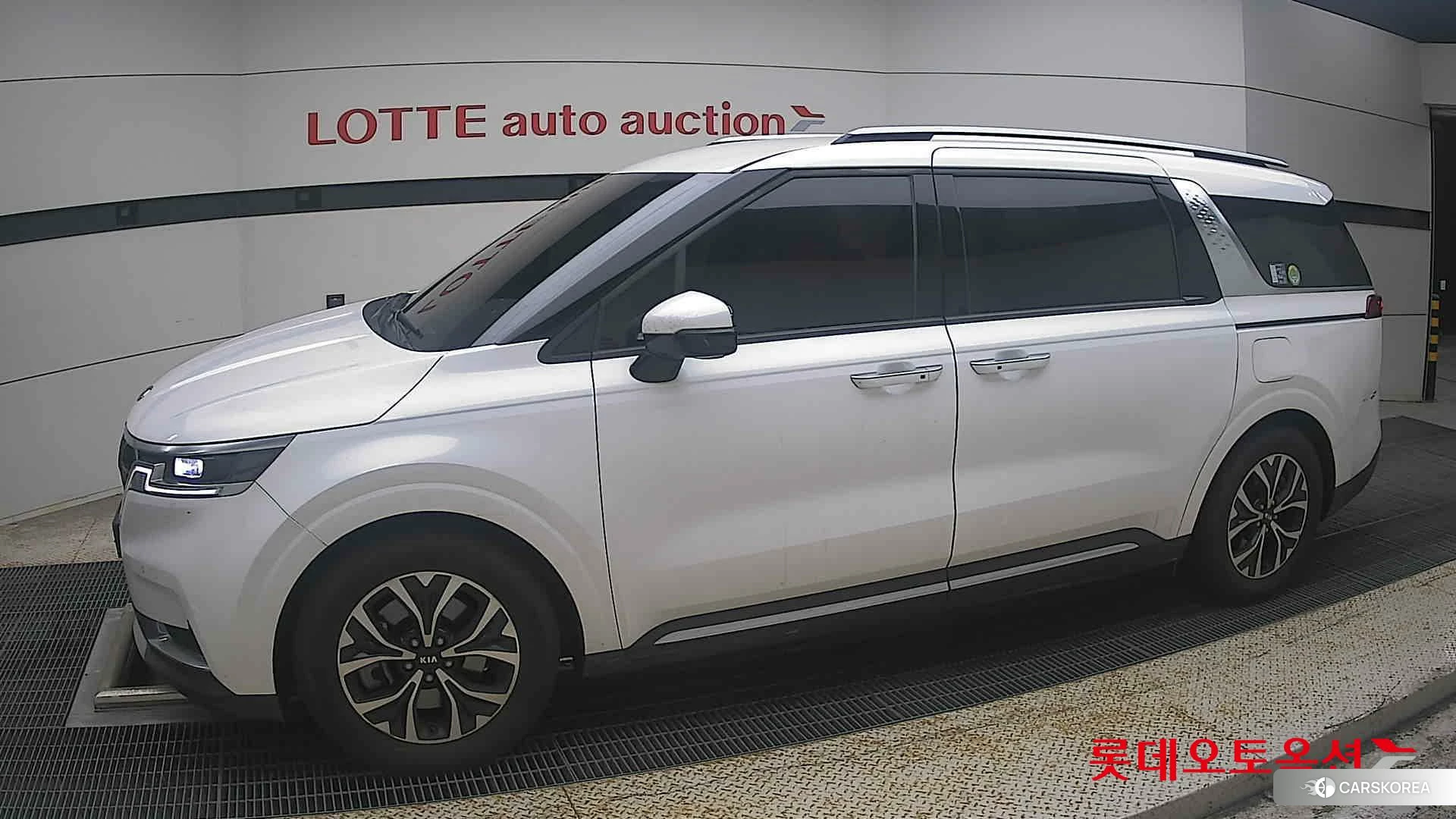 Kia Carnival 2021 Snow White Pearl (optional) из Кореи, фото 3
