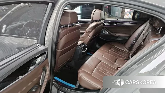 BMW 5 Series (G30) 2022 Серебристо-серый из Кореи, фото 3