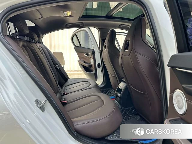 BMW 1 series 2023 Белый из Китая, фото 3