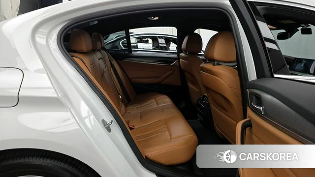 BMW 5 Series (G30) 2018 Белый из Кореи, фото 3