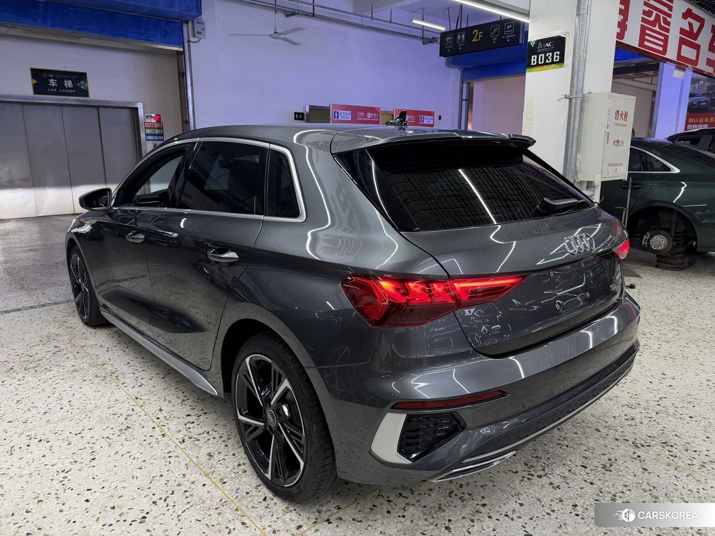 Audi A3 2023 Темно-серый из Китая, фото 3