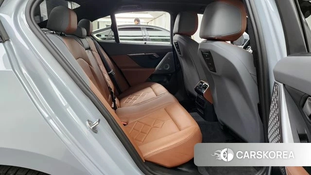 BMW 5 Series (G60) 2024 Светло-серебряный цвет из Кореи, фото 3