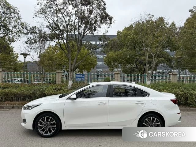 Kia K3 2022 Белый из Китая, фото 3