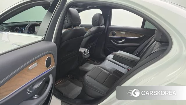 Mercedes-Benz E-Class W213 2022 Белый из Кореи, фото 3