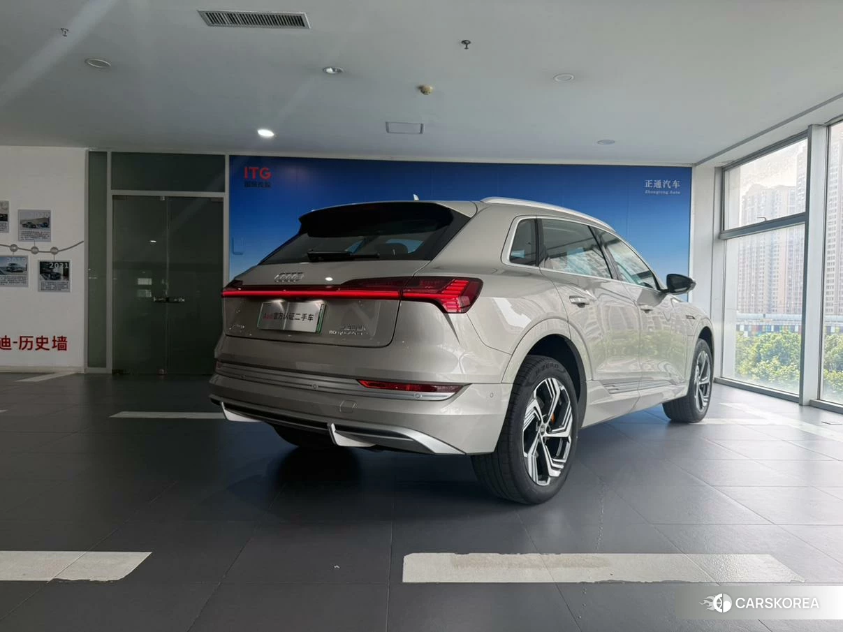 Audi e-tron 2021 Желтый из Китая, фото 3
