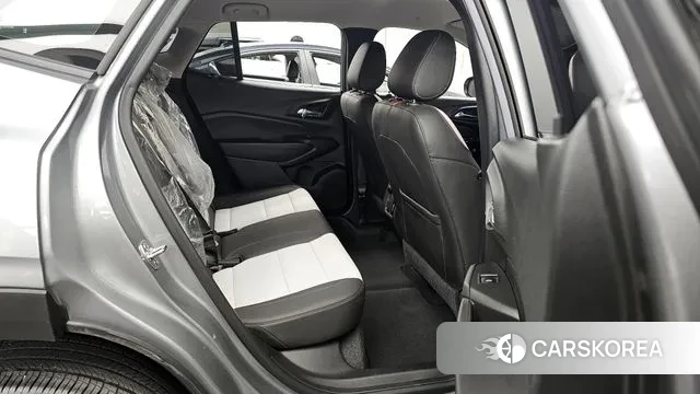 Chevrolet (GM Daewoo) Trax Crossover 2024 Серебряный из Кореи, фото 3