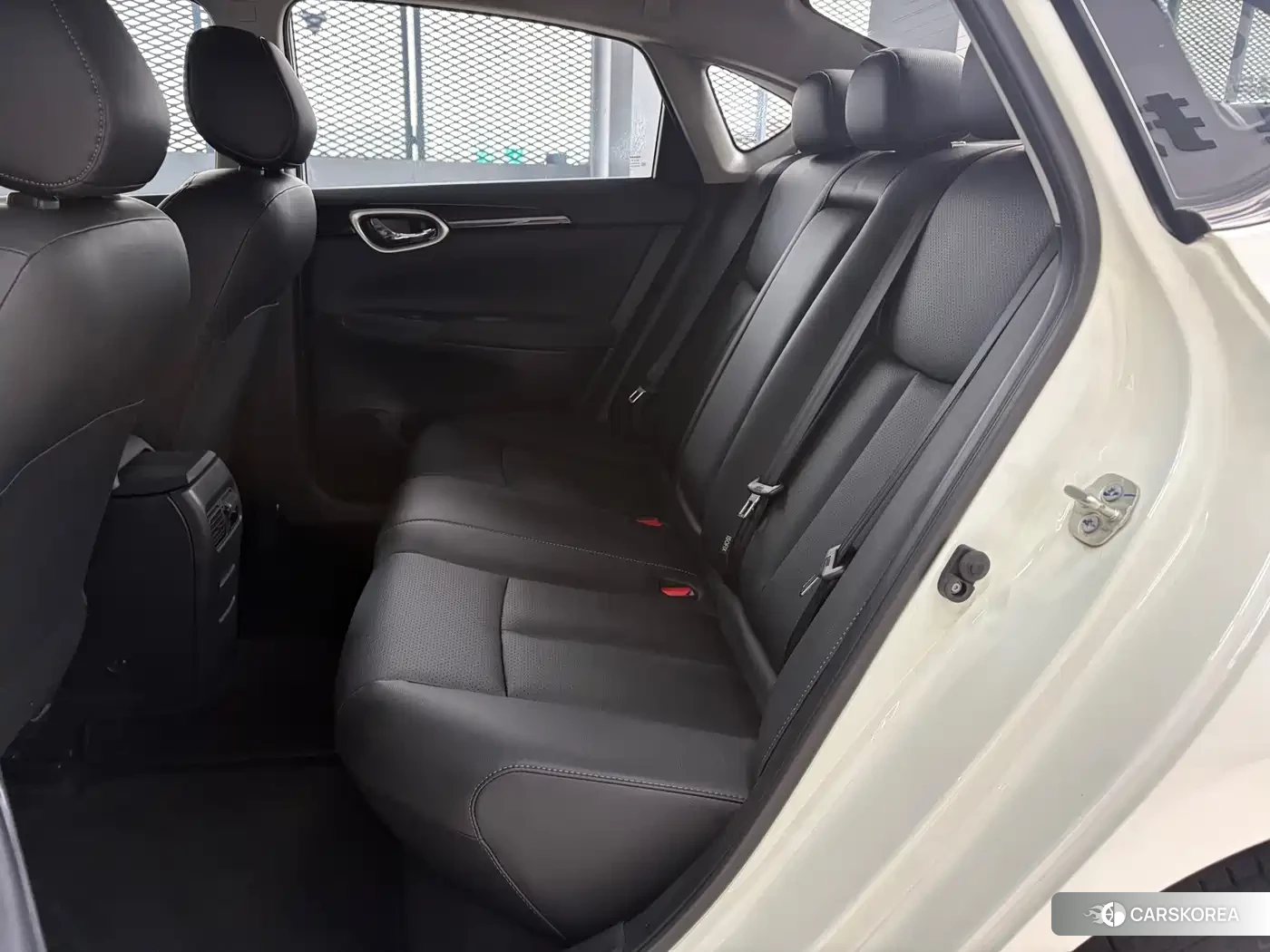 Nissan Sylphy 2022 Белый из Китая, фото 3