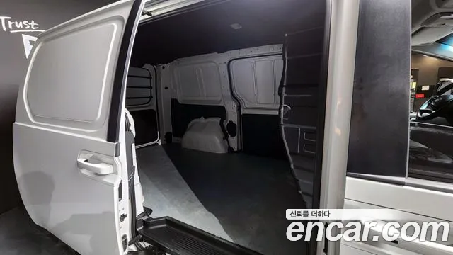 Hyundai Staria 2023 Белый из Кореи, фото 3