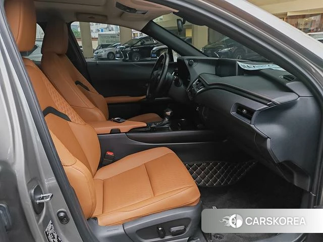 Lexus UX 2021 Серебристо-серый из Китая, фото 3