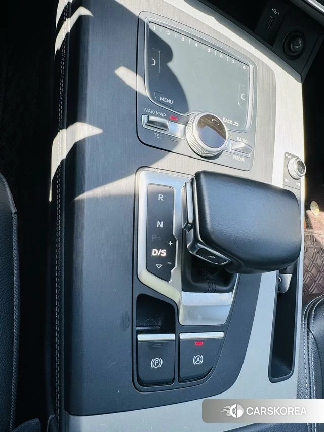 Audi Q5L 2021 Черный из Китая, фото 3