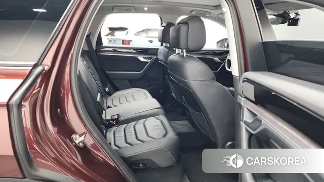 Volkswagen Touareg 3rd generation 2023 Оранжевый из Кореи, фото 3