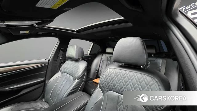 BMW 5 Series (G30) 2018 Белый из Кореи, фото 3