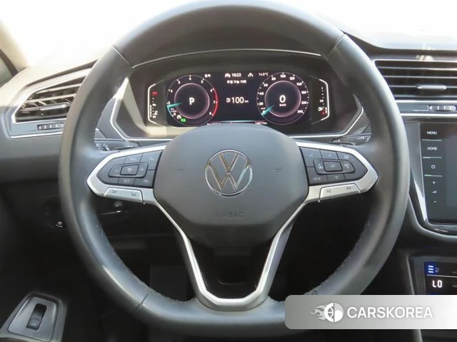 Volkswagen Tiguan Allspace 2023 Белый из Кореи, фото 3