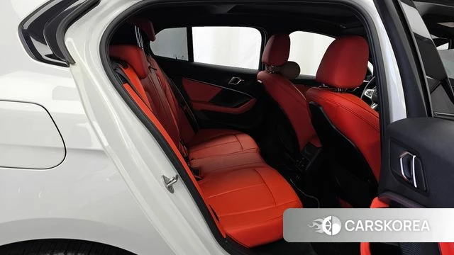 BMW 1 Series (F40) 2021 Белый из Кореи, фото 3