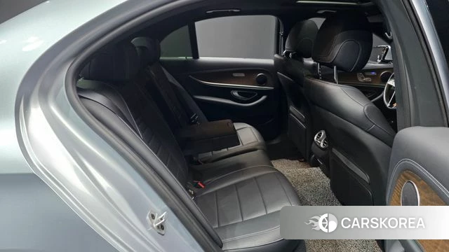 Mercedes-Benz E-Class W213 2021 Серебряный из Кореи, фото 3