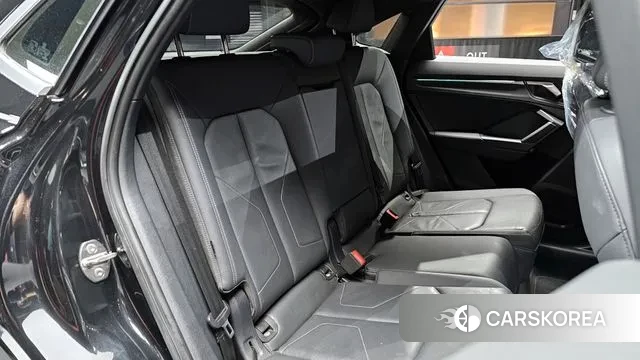 Audi Q3 (F3) 2023 Черный из Кореи, фото 3