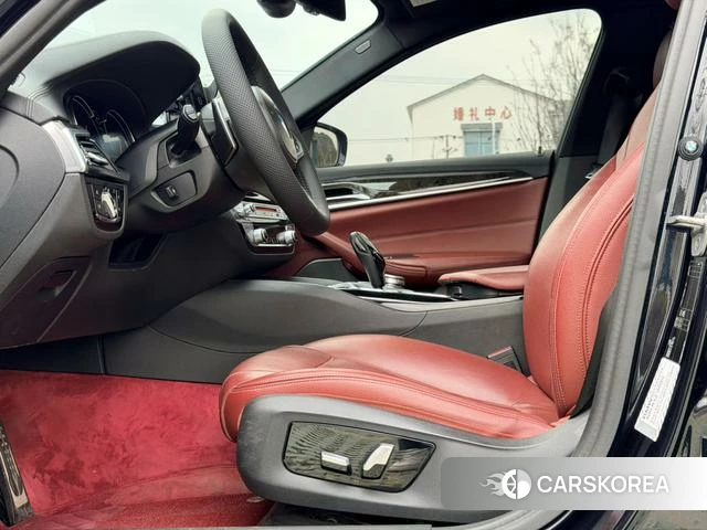 BMW 5 series 2018 Черный из Китая, фото 3