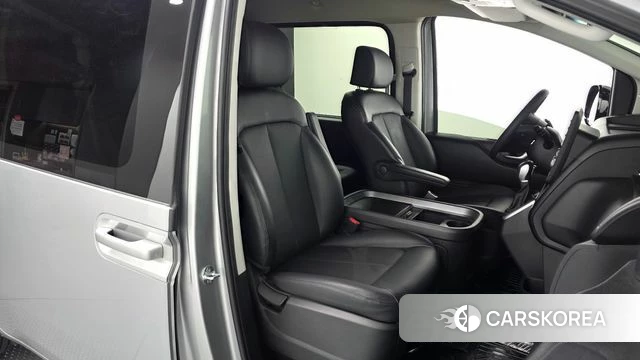 Hyundai Staria 2021 Серебристо-серый из Кореи, фото 3