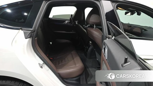 BMW i4 2022 Белый из Кореи, фото 3